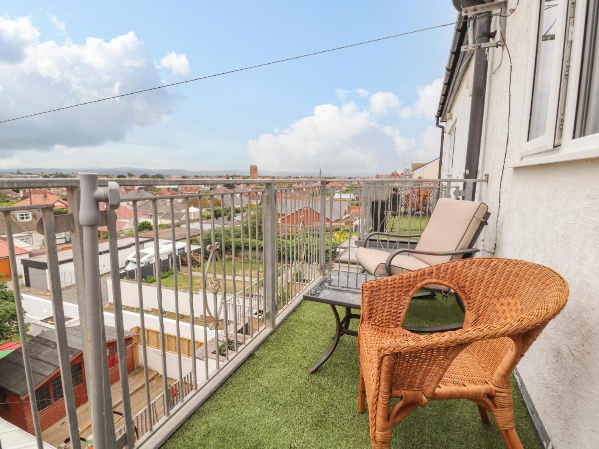 Ty Uchaf Apartment Рил Екстериор снимка